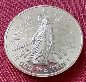 lot 4 image: 1989 Congress Commemorative Silver Dollar