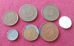 lot 101 image: (7) Vintage Asian Coins