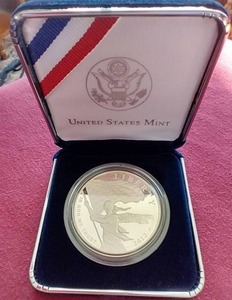lot 124 image: 2012 Star Spangled Banner Commemorative Silver Dollar