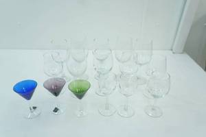 lot 20 image: Stemmed Glassware