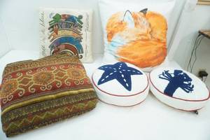 lot 30 image: Afghans and Linens