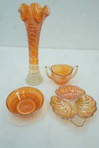 lot 44 image: Vintage Carnival Glass Collectible Pieces