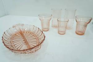 lot 46 image: Vintage Pink Depression Glass Dishes