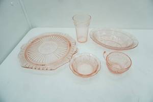 lot 48 image: Vintage Pink Depression Glass Dishes