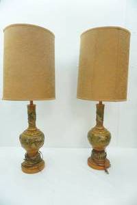 lot 54 image: Set of Mid Century Modern Table Lamps with Drum Shades. Very good Condition. 39 tall