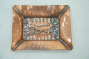 lot 78 image: Vintage Copper Roadrunner Ashtray by Gregorian Copper