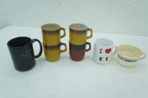 lot 98 image: Vintage 1970s Coffee Mugs