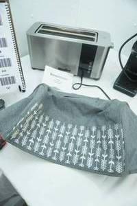 lot 109 image: Mueller Stainless Steel Toaster and Cover (4 slice option)