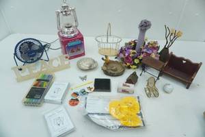 lot 159 image: Novelty Variety Lot. Collectibles