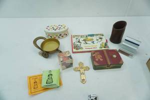lot 160 image: Collectibles Lot