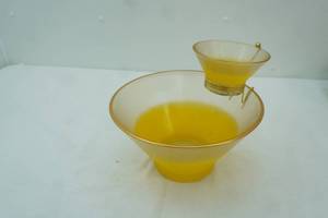 lot 174 image: Vintage Blendo Yellow Ombre Fade Chip and Dip Set. 1950s