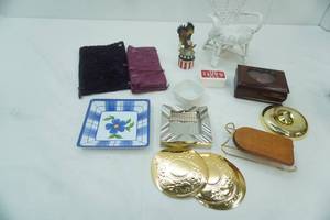 lot 189 image: Collectibles Lot