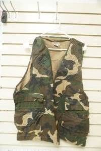 lot 220 image: Sports Afield Mens Size XXL Camouflage Hunting Vest
