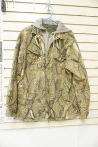 lot 221 image: Faded Glory Mens Medium Camouflage Jacket
