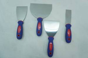lot 242 image: New Work Pro Putty Knives (4)