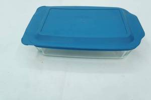 lot 252 image: New Pyrex Glass 9x13 pan with lid