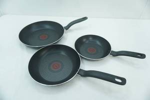 lot 253 image: T Fal Skillets , 3, in excellent condition