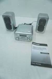 lot 260 image: Magnavox  3 piece cd shelf system with radio