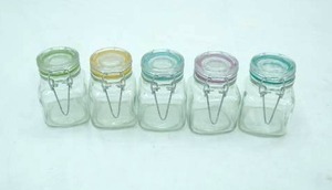 lot 262 image: 5 Small Square clip top , air tight lids