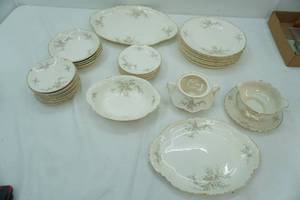lot 285 image: Vintage Taylor, Smith & Taylor China Dinnerware