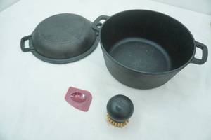 lot 292 image: Lodge Cast Iron Pot and Lid