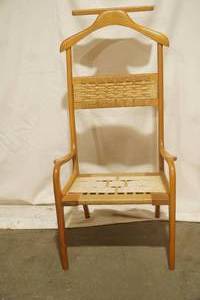 lot 318 image: Vintage Gentlemans Chair