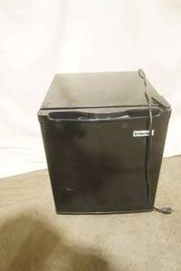 lot 320 image: Mini Fridge