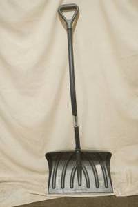 lot 322 image: Steel Core Snow Shovel with Angled Handle