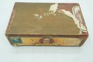 lot 332 image: Vintage Wooden Webster Cigar Box with Collection of Keys