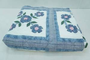 lot 354 image: Full Size Comforter
