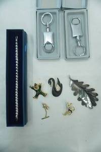 lot 357 image: Jewelry Lot