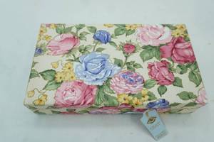 lot 370 image: Jewelry Lot Jewelry Box and Rings