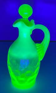 lot 5 image: 1930s Opalescent Vaseline Uranium Glass Coin Dot Iris Cruet With Topper  7 12