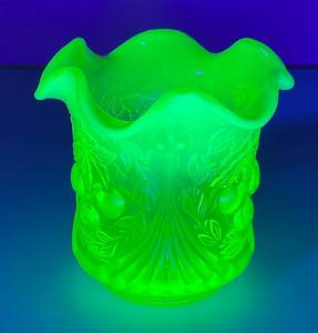 lot 7 image: 1930s Opalescent Vaseline Uranium Glass Wreathed Cherry Panel Sugar Dish 4