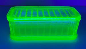 lot 13 image: 1930s Ribbed Green Uranium Glass Refeigerator Dish With Lid 8 12  x 4 x 3