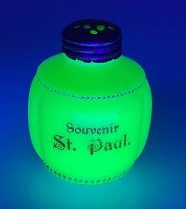 lot 23 image: 1900 Miniature Northwood Custard GlassJaedite Sugar Shaker With Metal Lid 2 34