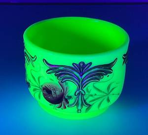 lot 32 image: 1900-1920s Heisey Custard GlassVaseline Glass Novelty Souvenir Holton Wisconsin Small Sugar Dish 2 12 (GLOWS)