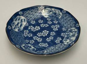 lot 206 image: Vintage Japanese Takahashi Porcelain Cobalt BlueWhite Floral Bowl 6.25 With Foil Label