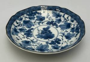 lot 207 image: Vintage Japanese Takahashi Porcelain Cobalt BlueWhite Floral Bowl 6.25 With Foil Label