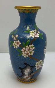 lot 208 image: Vintage Chinese Enamel Coisonne Vase 8.125