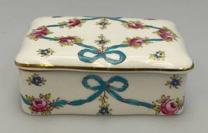 lot 214 image: Beautiful Floral Adorned Staffordshire Trinket Box With Small Trinket Dish (Small Chip In Small Dish)
