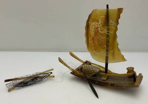 lot 215 image: Vintage Chinese Carved Buffalo Horn Fishing Boat 10 x 9 12 x 4