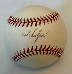 lot 26 image: Carlos Delgado Signed Baseball - Official AL Rawlings Ball with Autograph