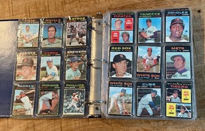 lot 11 image: 1970 Topps Baseball 426 Card Partial Set w High Numbers - Vintage w Binder and Sheets