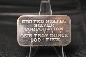 lot 2 image: United States Silver Corporation 1 oz .999 Fine Silver Bar - Belle of Louisville 1973 Commemorative Medallion