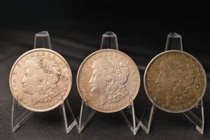 lot 28 image: Morgan Silver Dollar 1921 - Set of 3 US One Dollar Coins