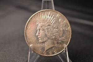 lot 33 image: 1922-D Peace Dollar - U.S. Silver One Dollar Coin
