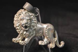 lot 61 image: Sterling Silver Lion Pendant - Crowned Lion Charm .925, 2.352 g