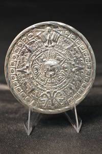 lot 78 image: Vintage 925 Sterling Mayan Calendar Disc PendantBrooch with Pin Back - 18.70 g