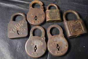 lot 84 image: Vintage Padlocks - Vintage Quality 6-Lever, York & Code Assorted Locks